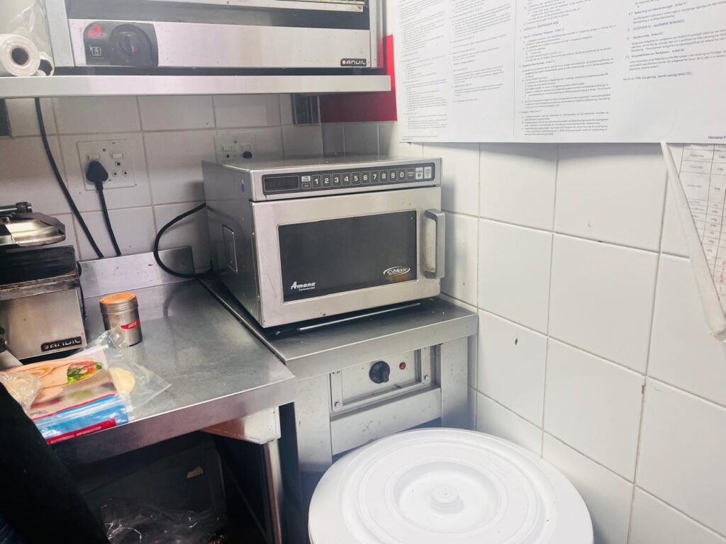Commercial microwave repair and servicing – built for heavy-duty kitchens, fixed with precision