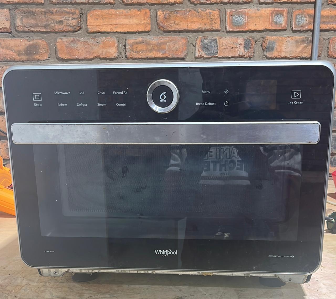 Whirlpool microwave repair – power failures, turntable issues and heating faults repaired